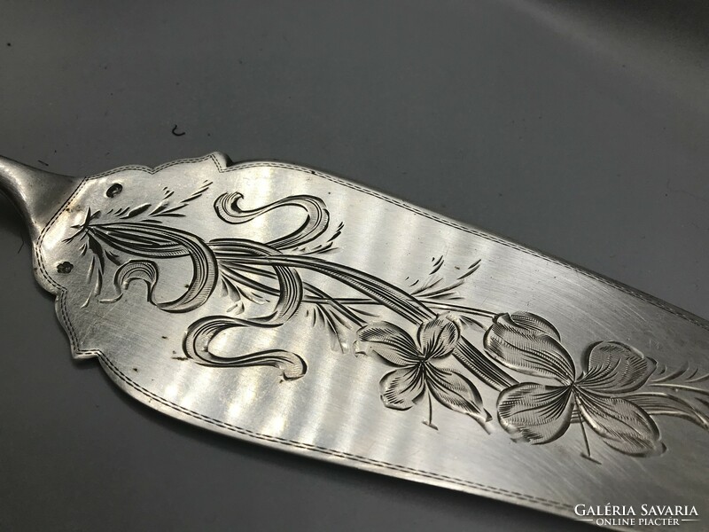 Solid Art Nouveau-engraved 800-marked silver slide cake spatula