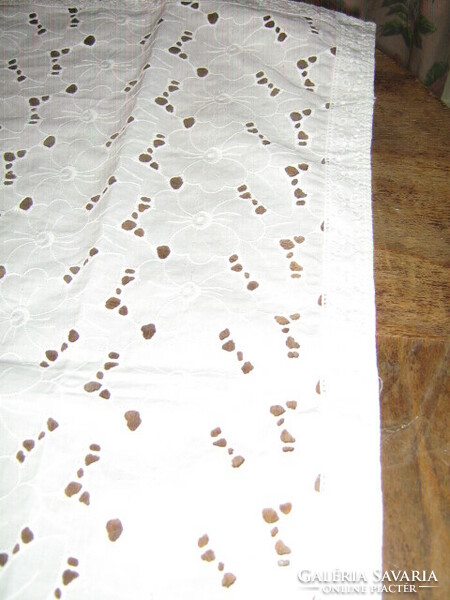 Beautiful elegant white floral madeira tablecloth