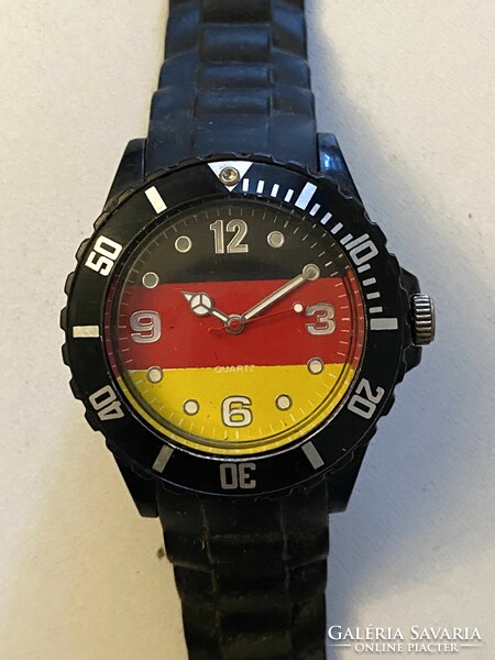 Retro quartz wristwatch decorated with the German flag