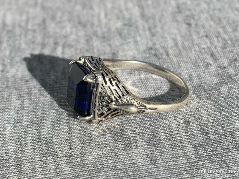 Art deco women's silver ring with blue sapphire