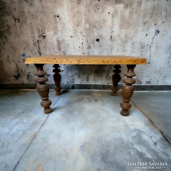 Retro, vintage, loft design dohànyzó asztal