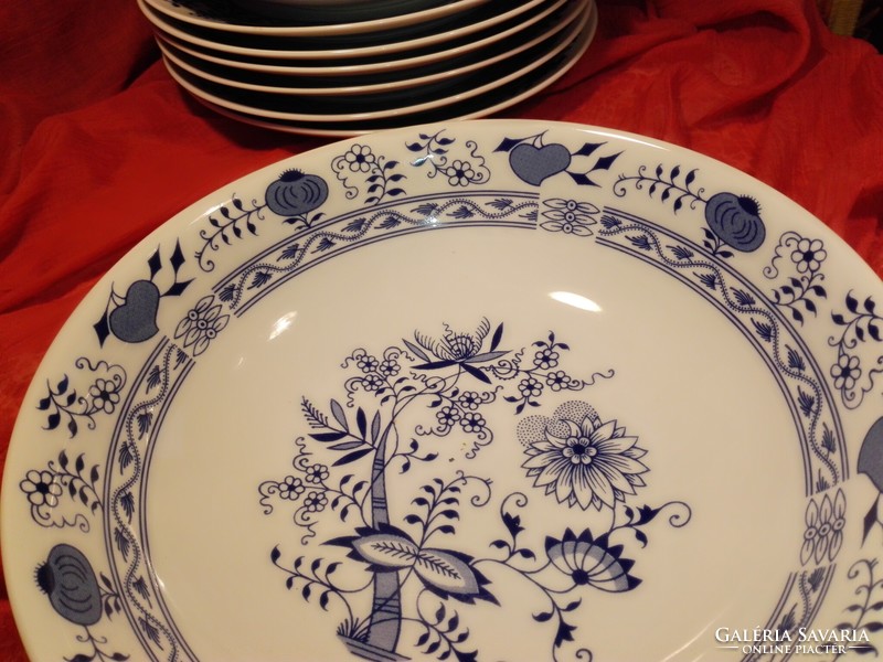 Porcelain bowl with onion pattern.