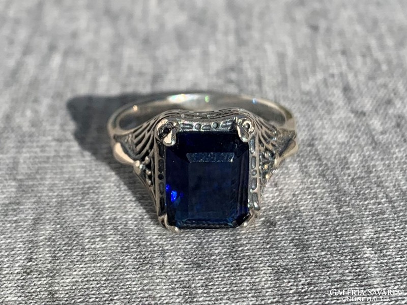 Art deco women's silver ring with blue sapphire