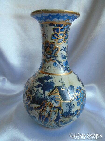 Chinese vase 15.5 Cm.