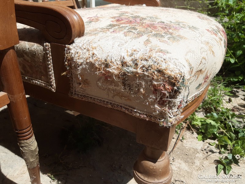 Ónémet stílusú hímzett kárpitozott faragott karosszék fotel ülőgarnitúra zsámoly