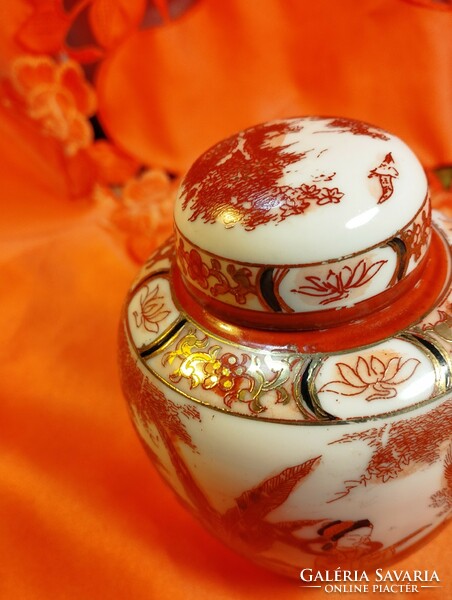 Gyönyörű japán porcelán teafűtartó