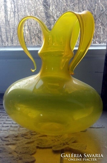 Particularly beautiful art nouveau paper-thin yellow glass vase -1900' - art&decoration