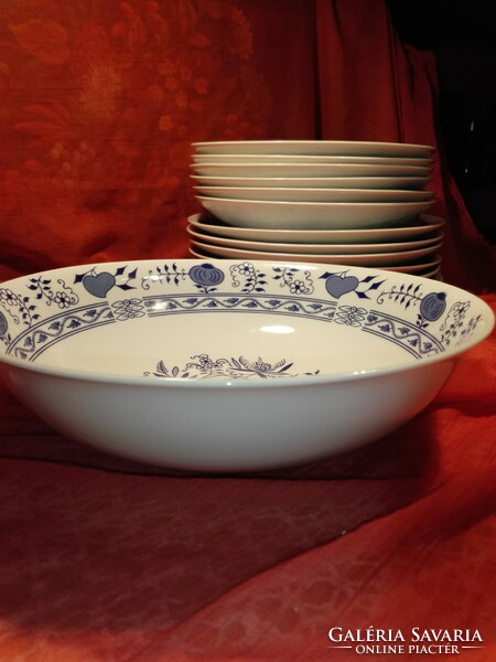 Porcelain bowl with onion pattern.