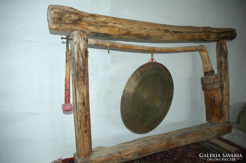 Gong, with stand.
