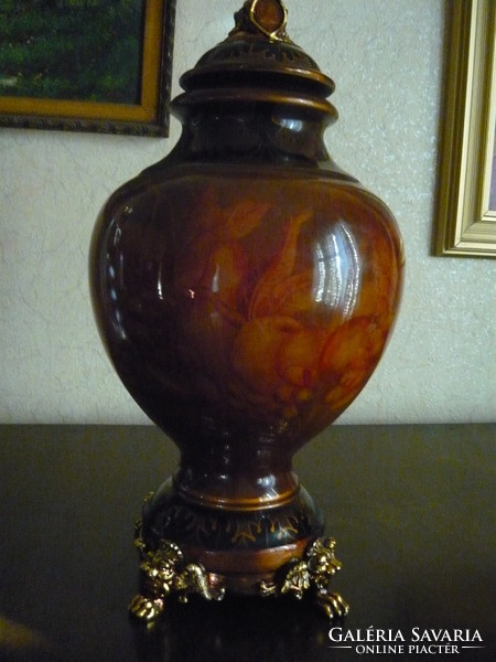 A special Chinese decorative vase