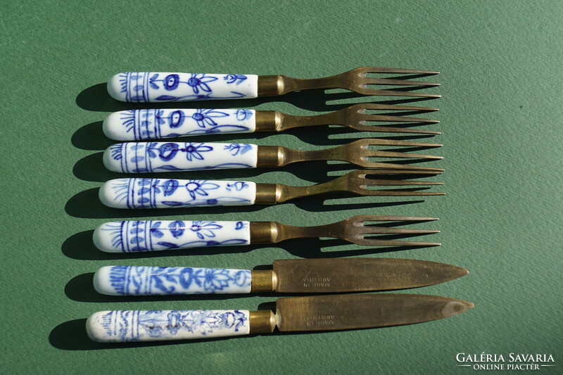 Antik evőeszköz készlet Meissen porcelán ausztria "onion" mintás porcelán testű réz villa kés