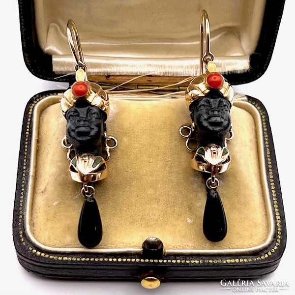 4556. Moorhead gold earrings