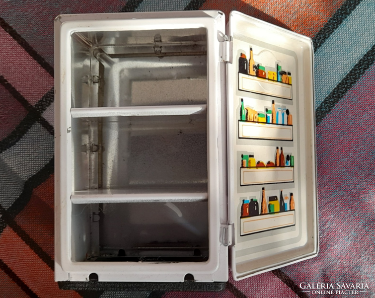 Retro babaházi lemez hűtőszekrény