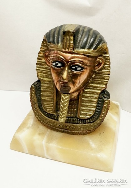 Tutanhamon Fáraó, bronz mellszobra kisplasztika, sárgás Ónix talapzaton
