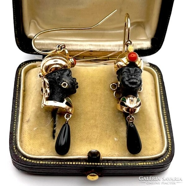 4556. Moorhead gold earrings