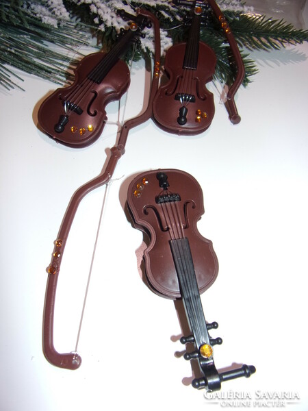 Retro style violin with strings