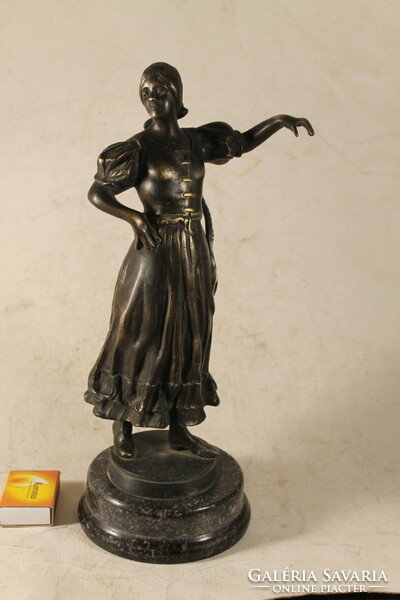 Bezerédi bronz szobor 578