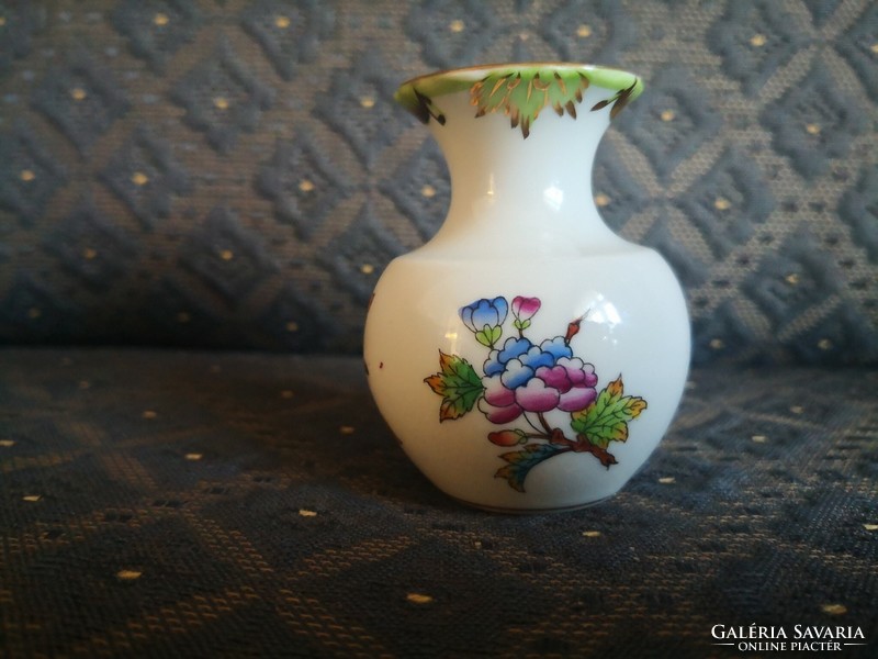 Herend Victoria, Victoria's small vase