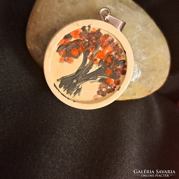 Hand-painted wooden pendant 2 cm