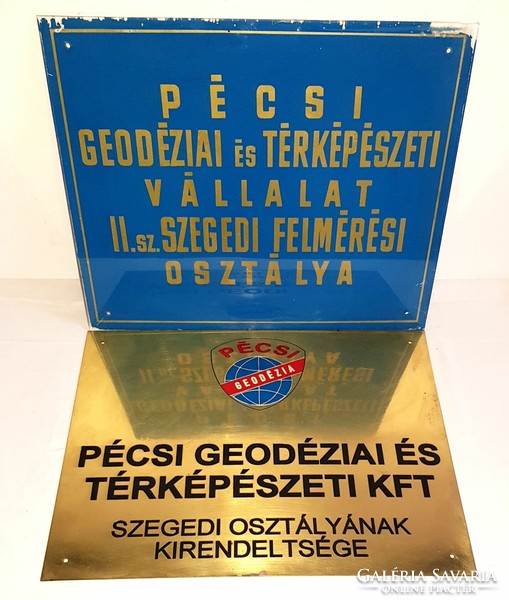 Pécsi Geodéziai és Térképészeti vállalat Szeged alosztálya fali tábla 2db