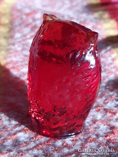 Vintage bordó cseh üveg bagoly, papírnehezék Jablonecből