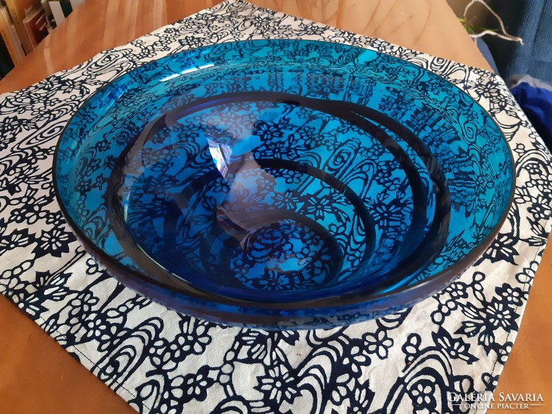 Turquoise glass bowl, offering, on a spiral iron base.