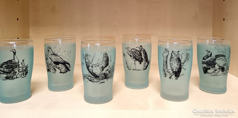 Wine glasses with a bird motif