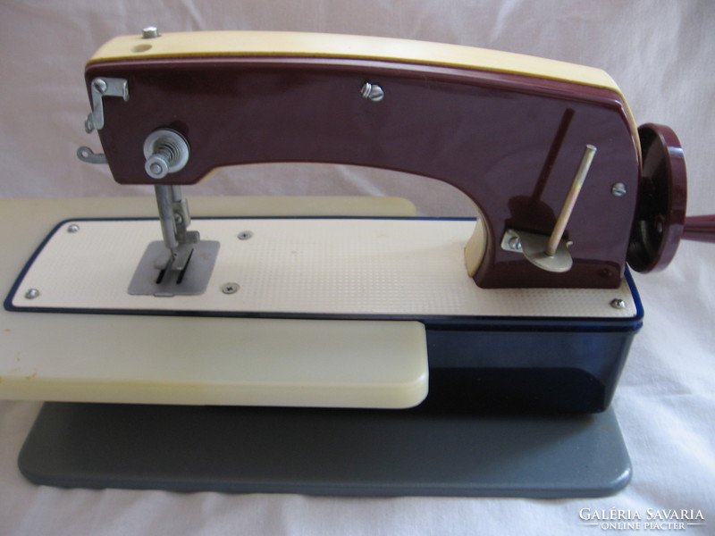 Retro Podolsk metal toy sewing machine