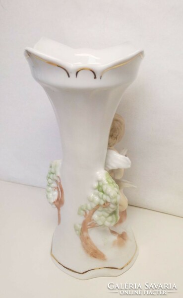 Váza aranykovács angyalkával. Barokk stílusú figurális porcelán tökéletes állapotban