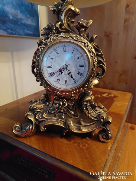 Beautiful antique plastic table clock with free shipping