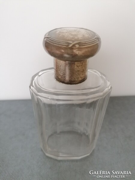 Antik, hántolt üveg flaska ezüst tetővel
