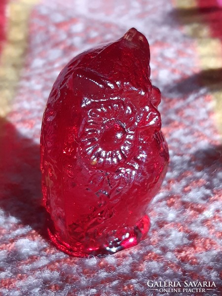 Vintage burgundy Czech glass owl, paperweight from jablonec