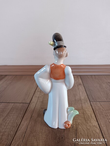 Ritka Zsolnay porcelán figura