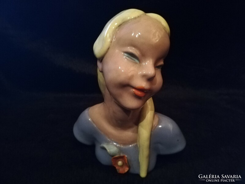Hop ceramic female bust