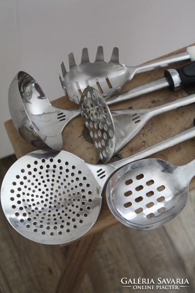 Konyhai eszközök, tésztakiszedő, merőkanál, krumplitörő- szép állapotban