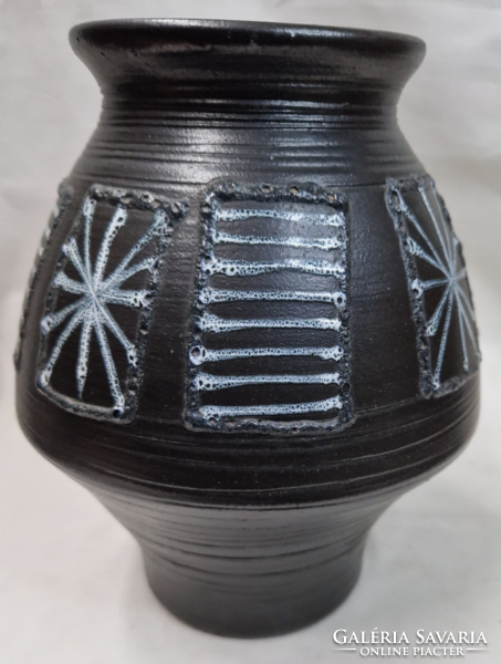 Nagyméretű iparművész kerámia váza hibátlan állapotban 23 x 17 cm.