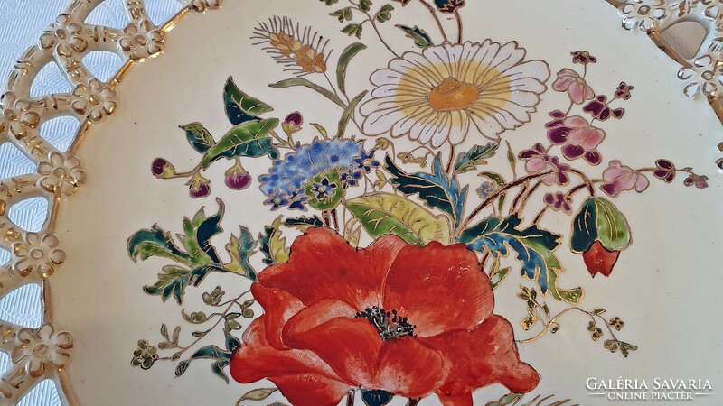 1900-as évből. Steidl Znaim. Kerámia majolika tányér, fali tányér. Kézzel festett.