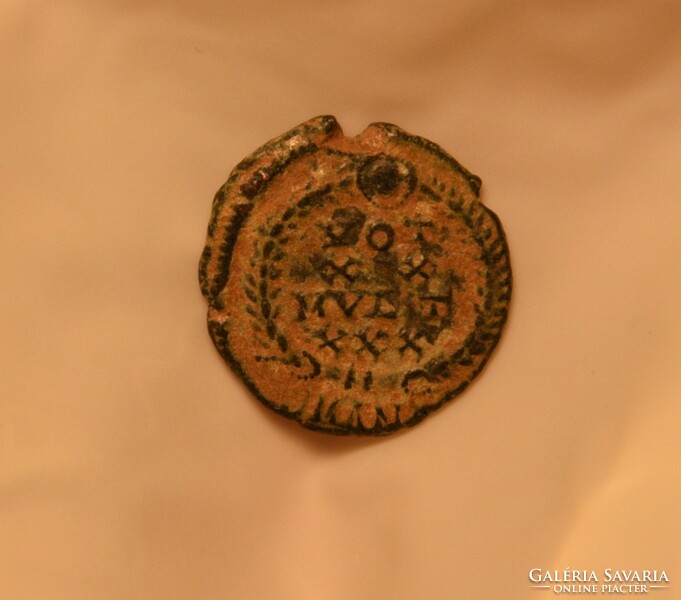 Bronze coin of the Roman Emperor Flavius Julius Constantinus (Constantine II 337-361).