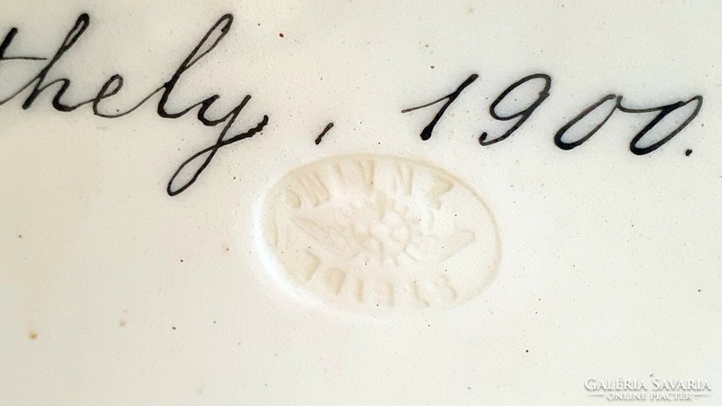 1900-as évből. Steidl Znaim. Kerámia majolika tányér, fali tányér. Kézzel festett.