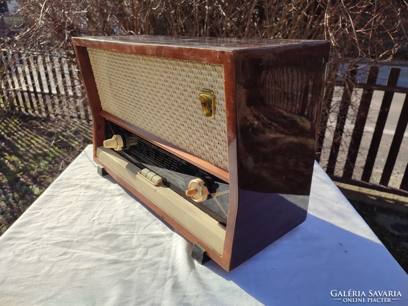 Hunting ammunition factory r 946 wooden symphony old radio