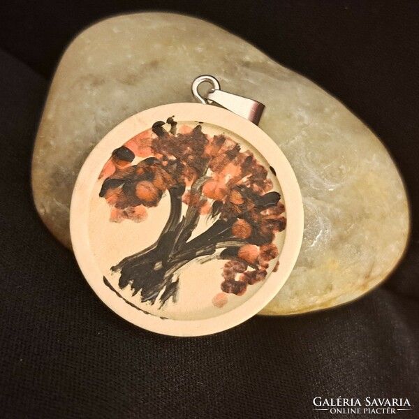 Hand-painted wooden pendant 2 cm