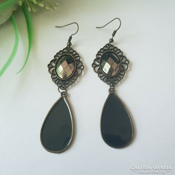 Drop-shaped, black earrings