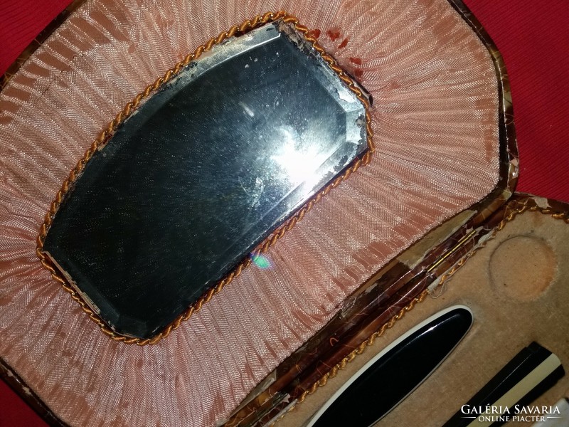 Antique masé cover inside silk mirror lacquered toilet, manicure set as shown in the pictures