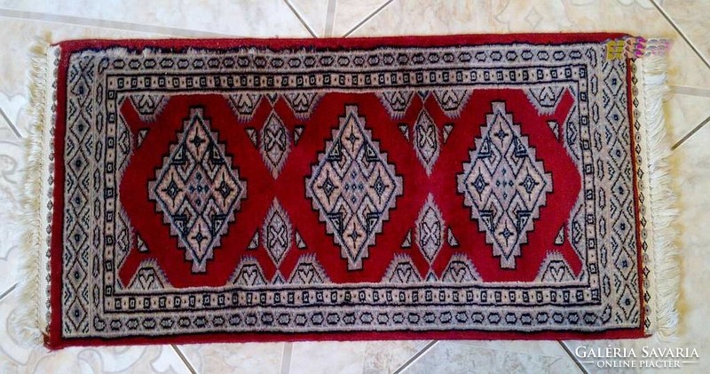 Old Pakistani Bokhara Teppich Small Hand Knotted Woolen Running Rug, Prayer Rug.