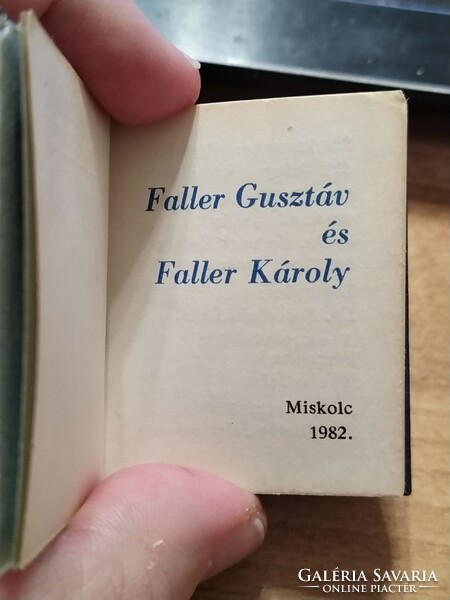 Faller Gusztáv és Faller Károly – fém plakettes -  minikönyv