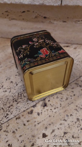 Oriental tin tea box