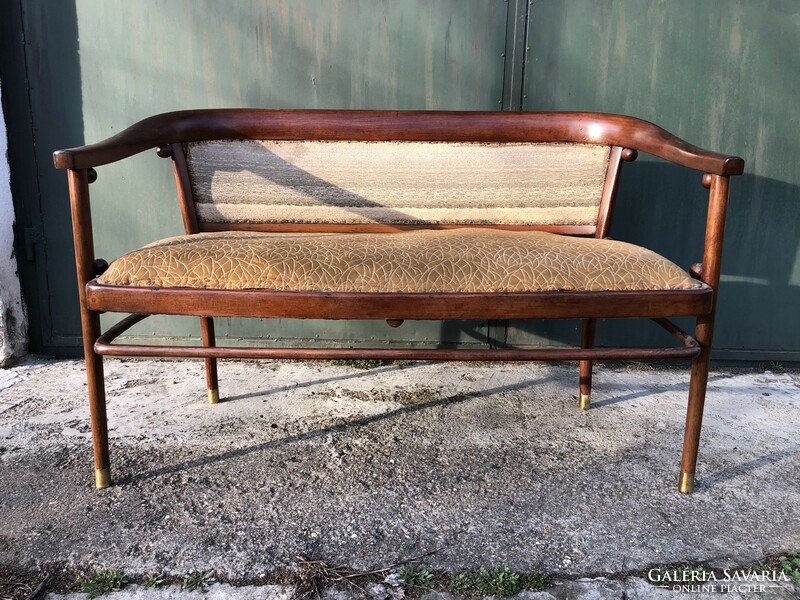 Ball thonet bench