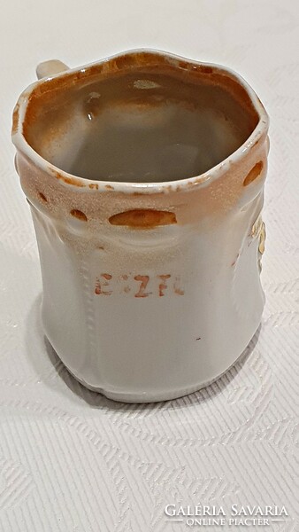 Picike, antik, emlék csésze. Dombor díszítéses. 6 cm. magas.5 cm. átmérővel.