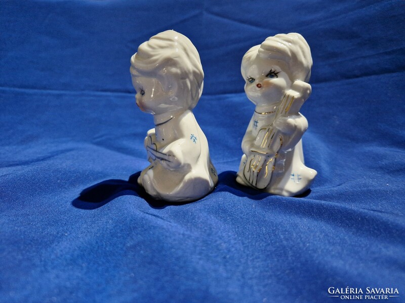 Small Chinese porcelain figurines with musical instruments in their hands