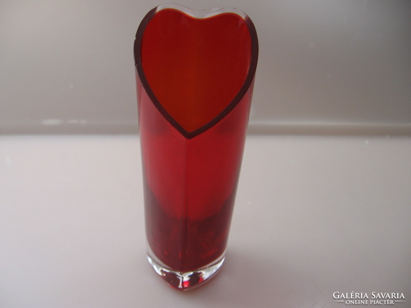 Even for Valentine's Day, the heart vase is red and transparent